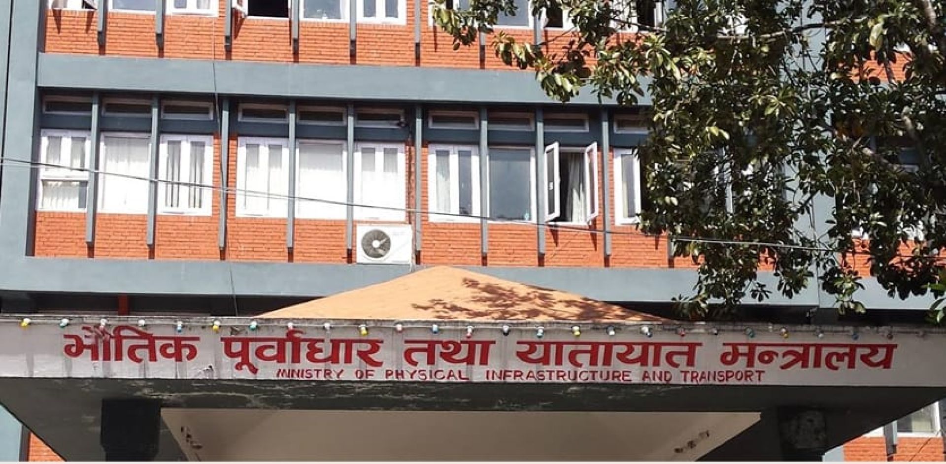 ३३ निर्माण व्यवसायीको इजाजतपत्र स्वत: खारेज